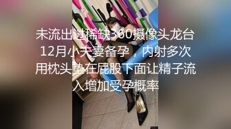 邪恶的房东浴室顶上 小洞偷窥女房客洗澡